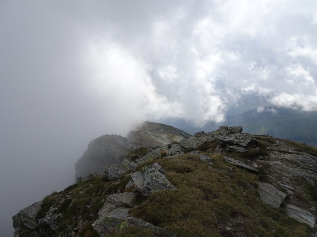 View from the saddle towards "Vf Grohotu" (covered in fog)