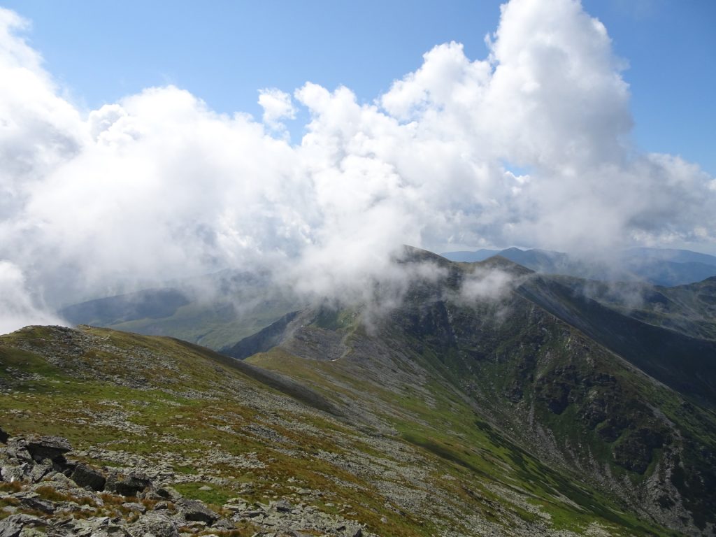 "Vârful Buhăesc" still covered by clouds