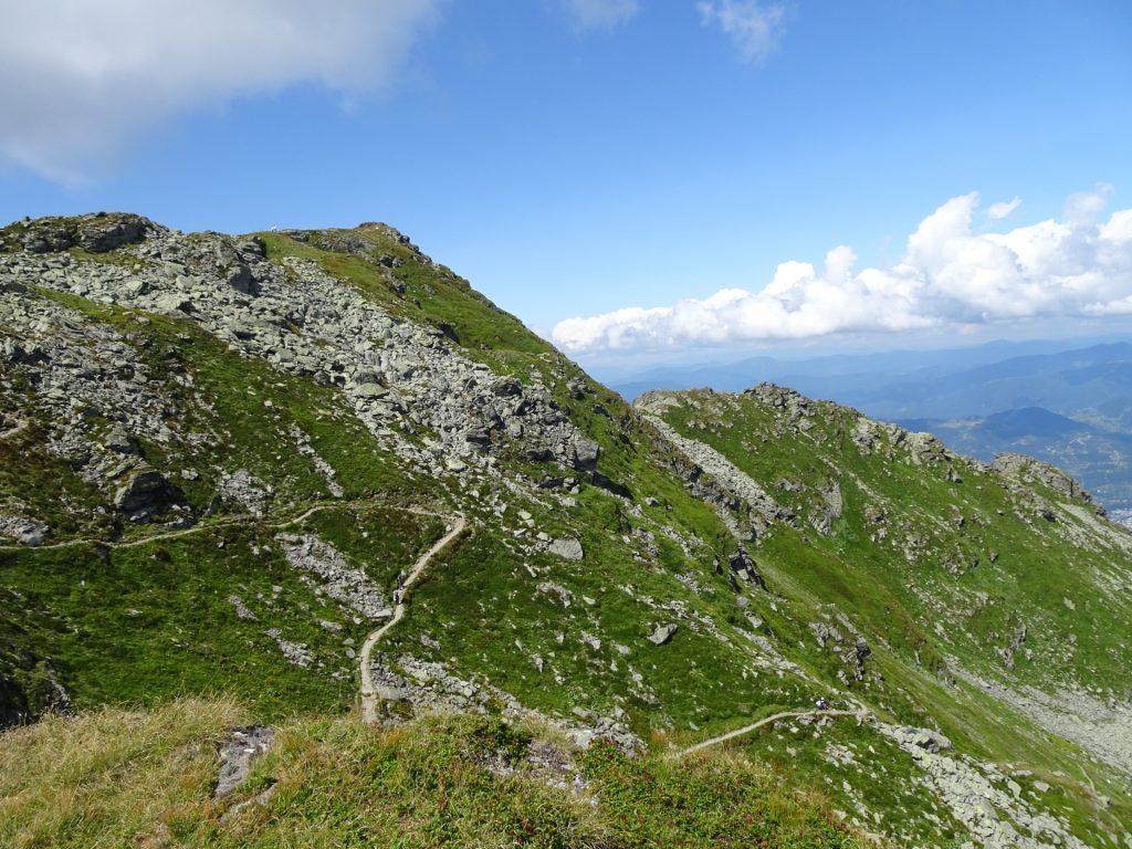 The hiking trail seen from the saddle