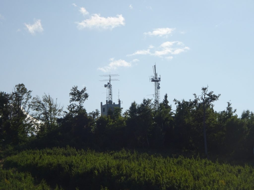 Pass by the antennas at "Kopasz-Kendig"