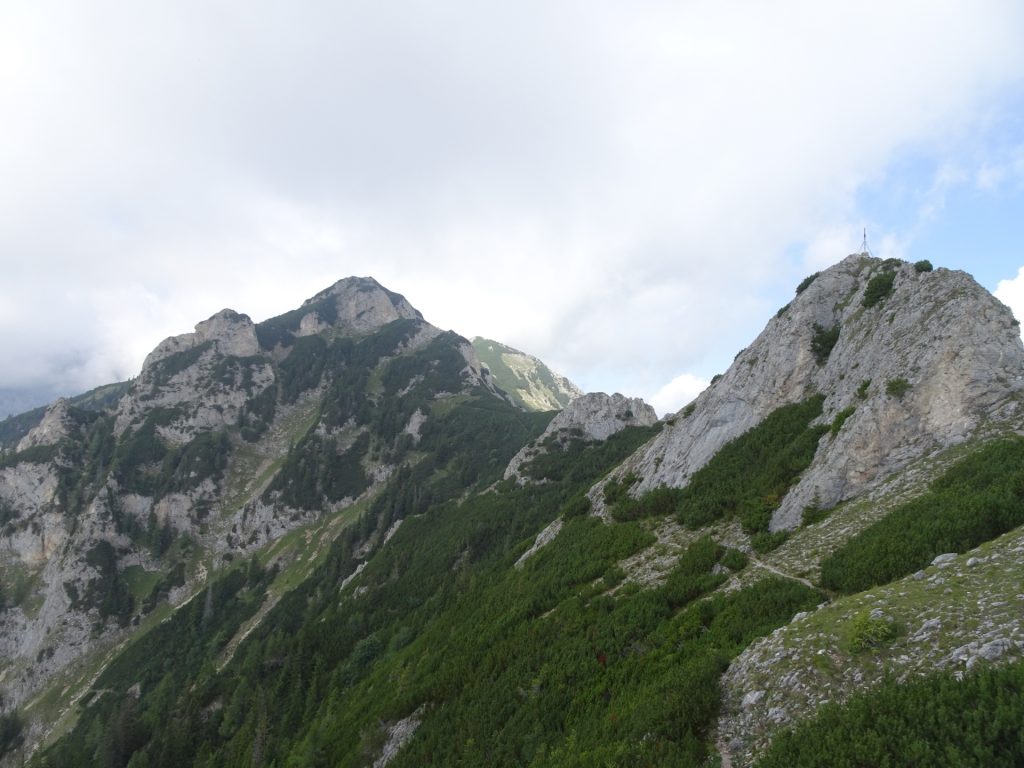 Towards "Vordernberger Mauer" (with summit cross, C), can be bypassed