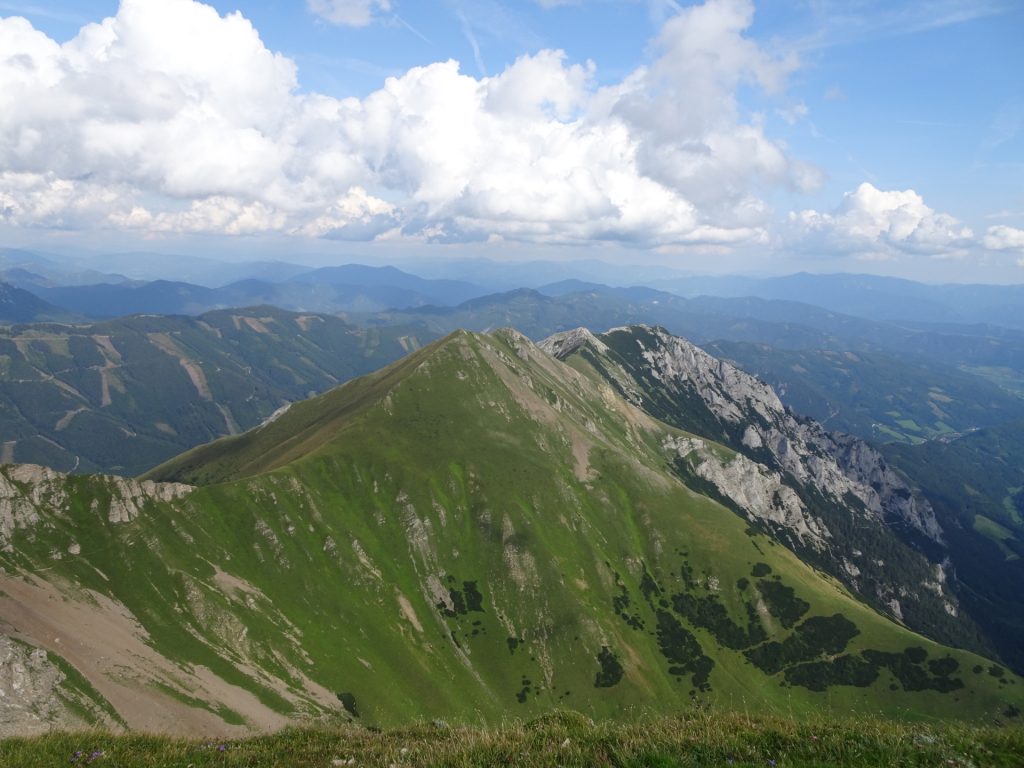 View back towards "Grete-Klinger-Steig" from the summit of "Eisenerzer Reichenstein"
