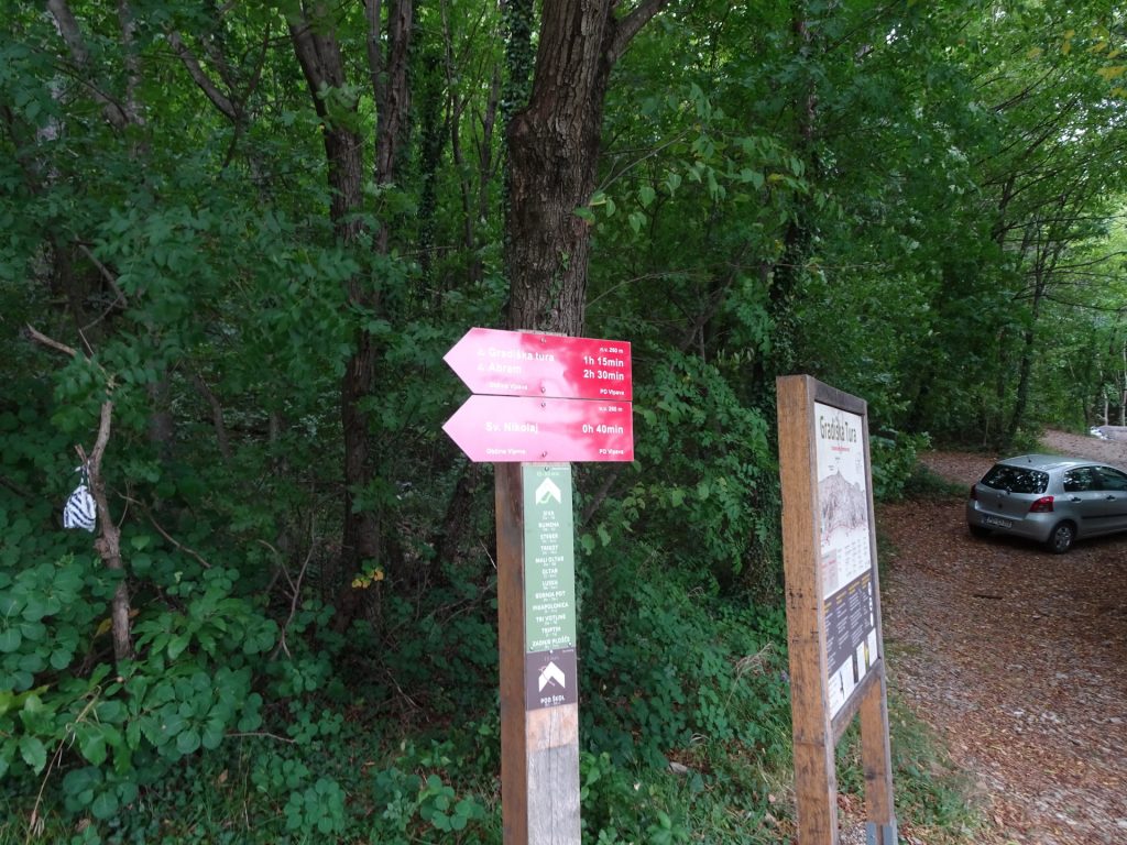 Follow the trail towards "Gradiška tura"