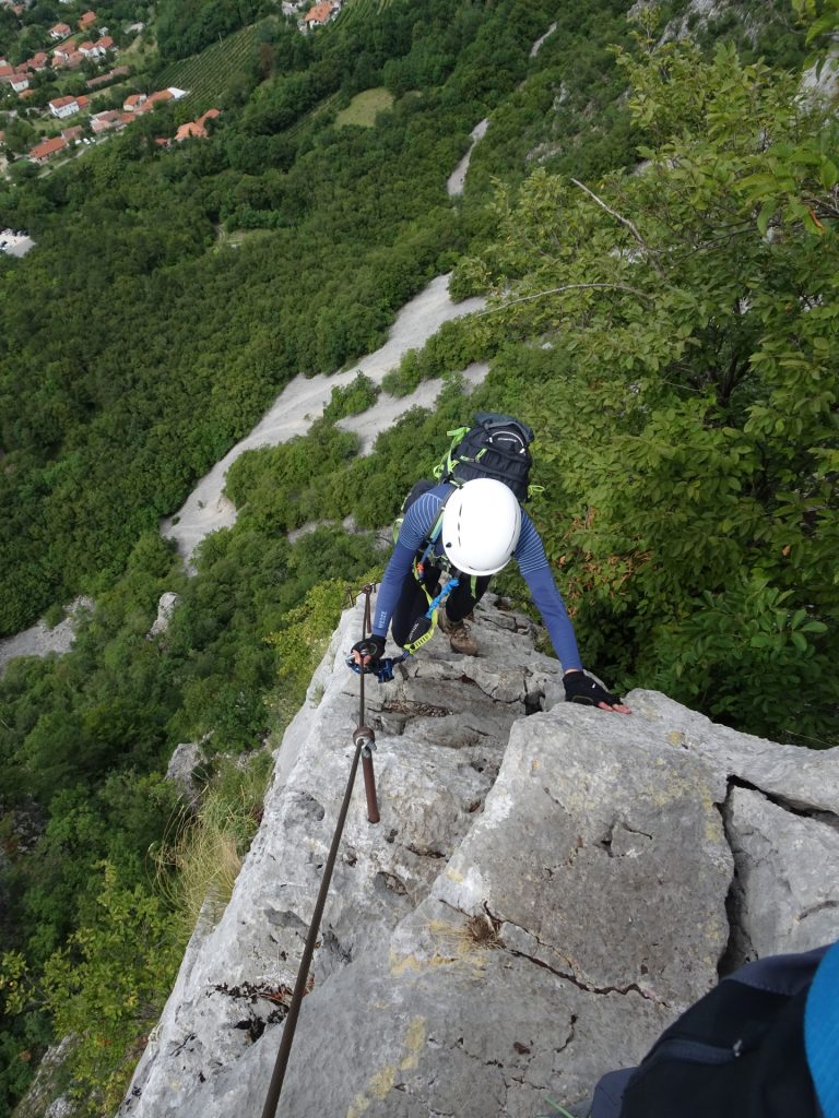 Maria climbs up the ridge of "Furlanova Pot" (B/C)