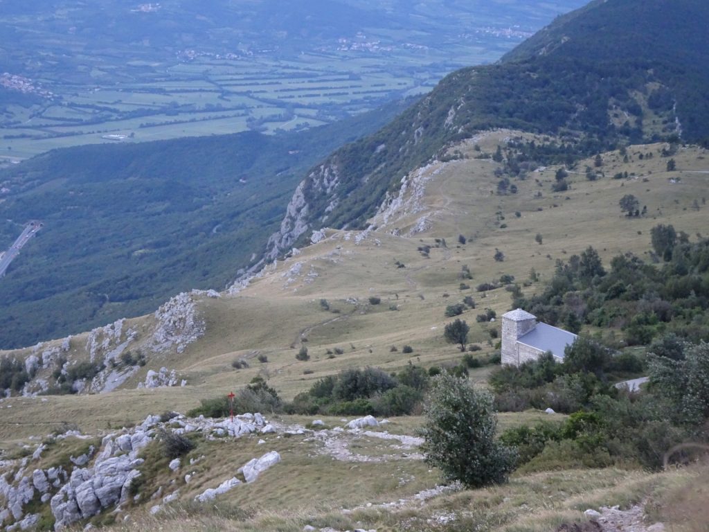 Turn left shortly before "Cerkev sv. Hieronima" (church)