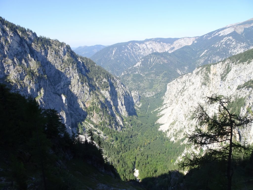 View into "Höllental" from "Alpenvereinssteig"