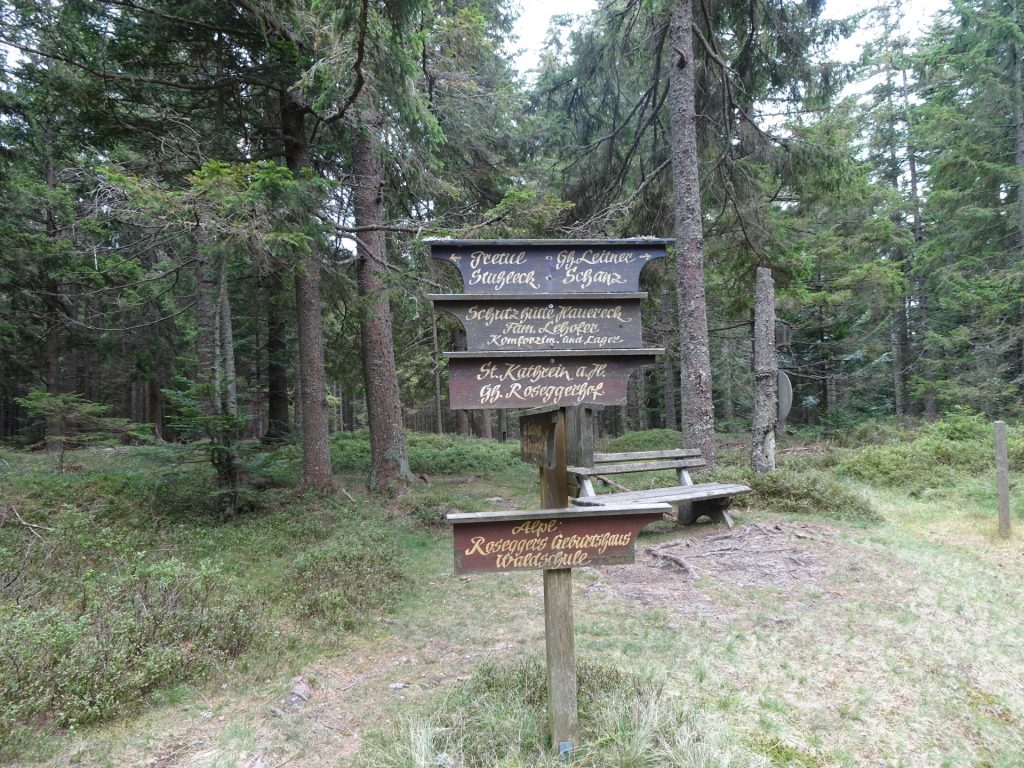 Follow the trail towards "Pretul / Stuhleck"