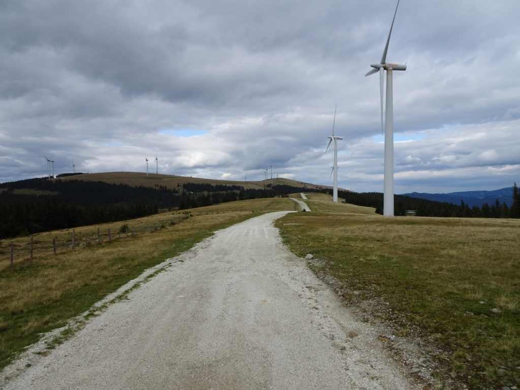 On the road alongside the wind generators towards "Roseggerhaus"