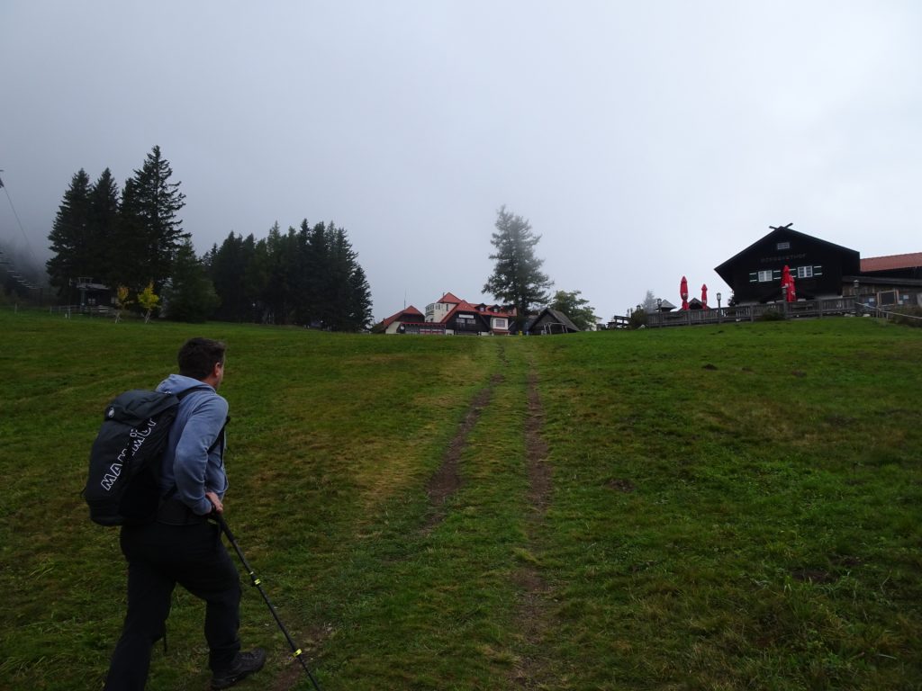 Robert hikes towards "Alpengasthof Enzian"
