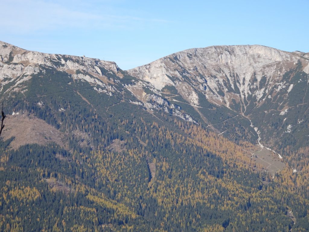 The "Schlagenweg" up to "Rax" seen from the trail towards "Tratenkogel"
