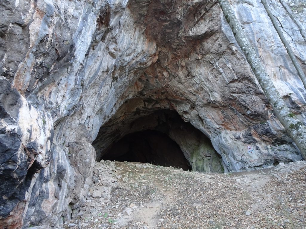 The portal of "Drachenhöhle"