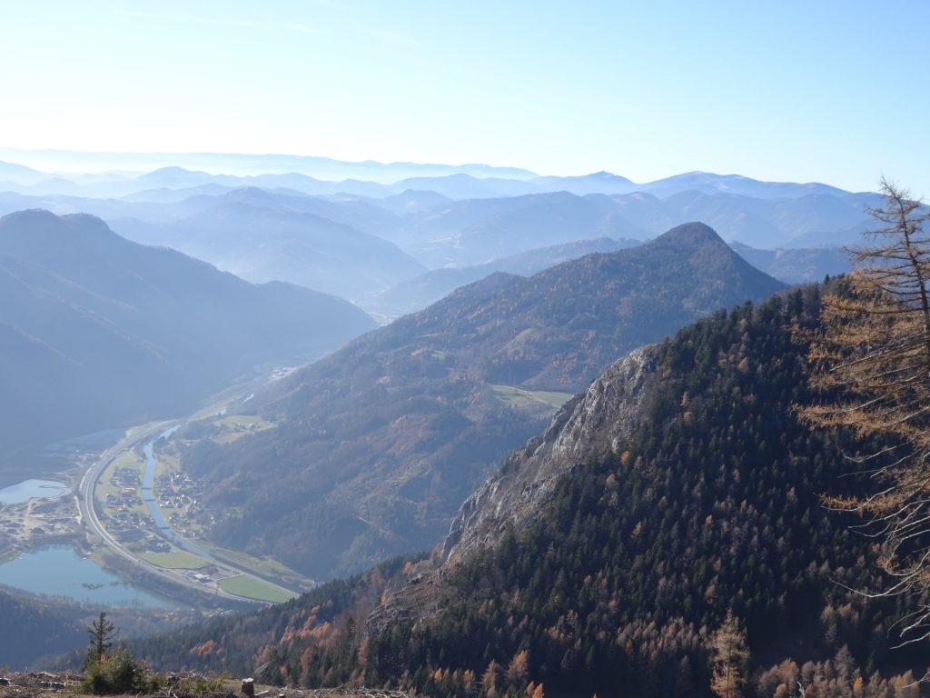 On the scenic trail towards "Rote Wand"