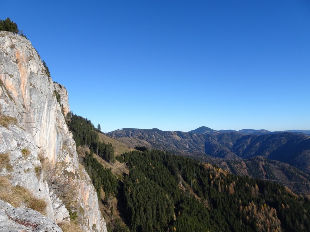 On the scenic trail along the ridge towards "Rote Wand"