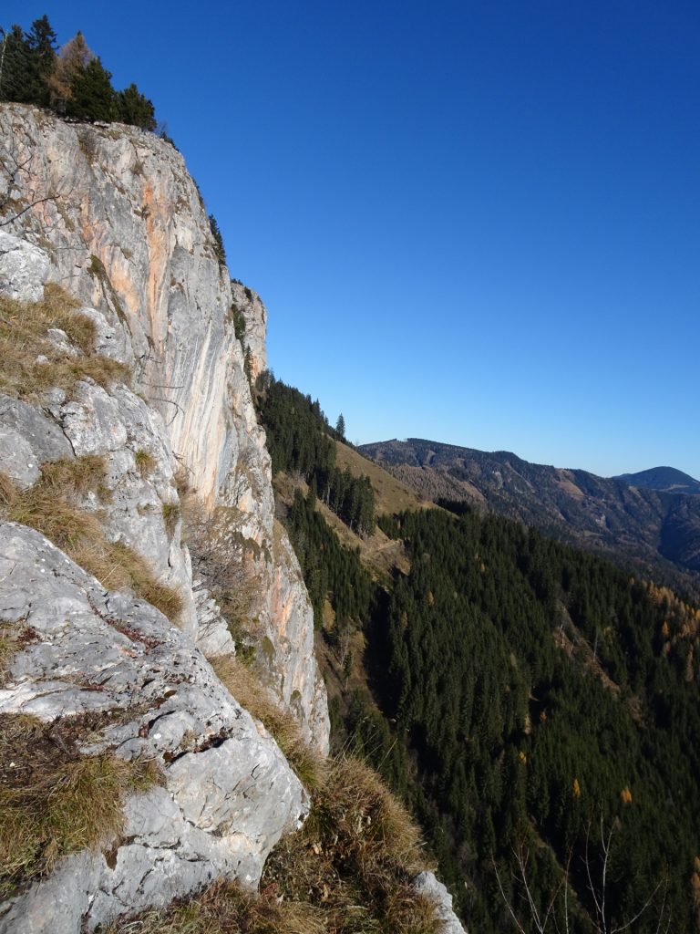 On the scenic trail along the ridge towards "Rote Wand"