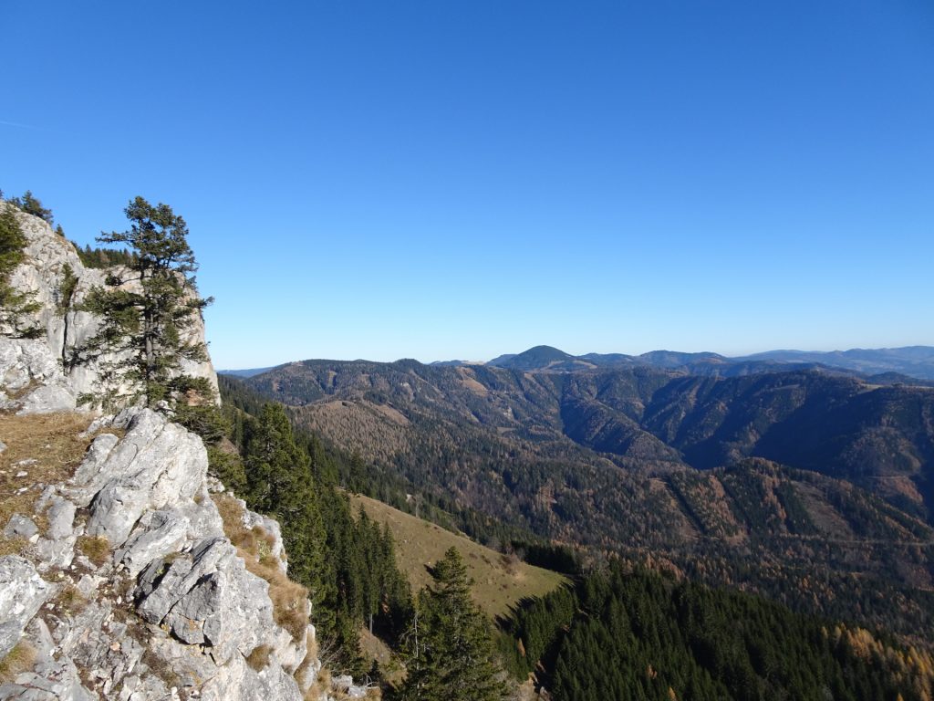 On the scenic trail along the ridge towards "Rote Wand"