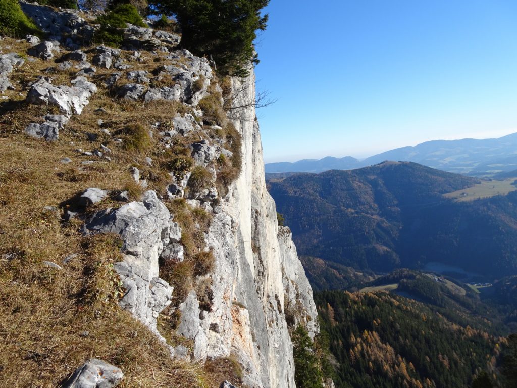 On the scenic trail along the ridge towards "Rote Wand"