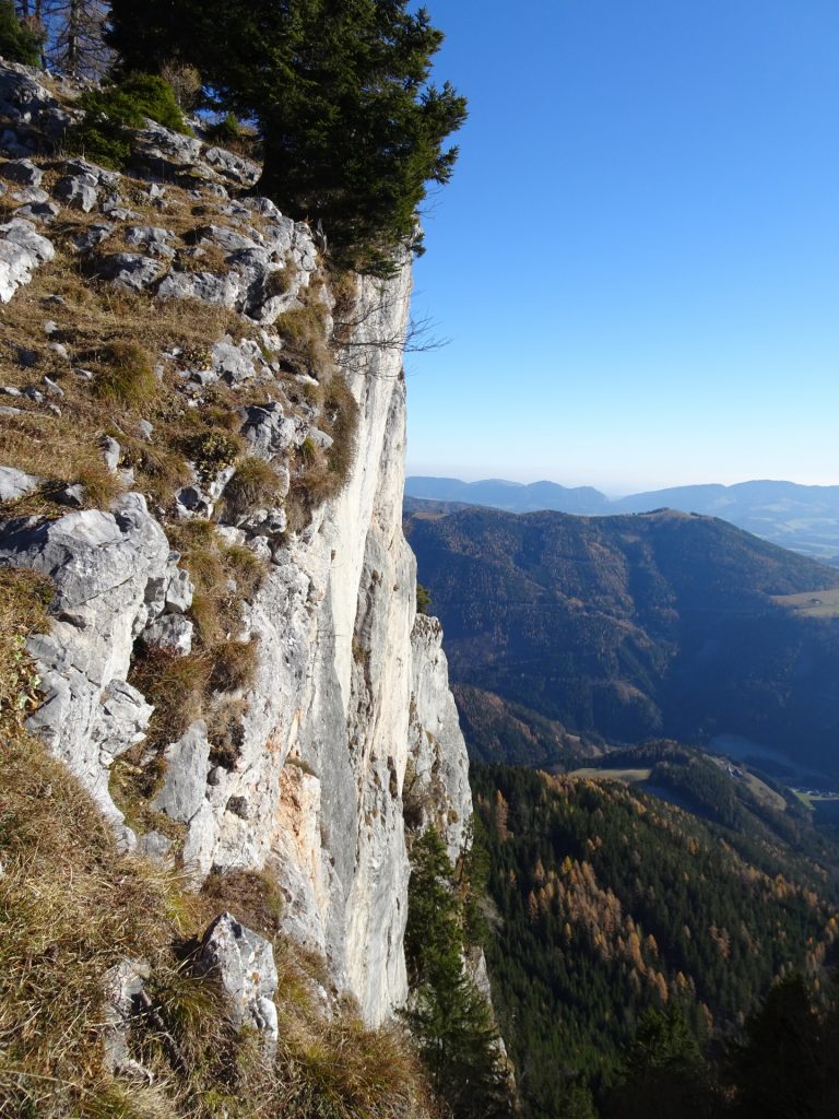 On the scenic trail along the ridge towards "Rote Wand"