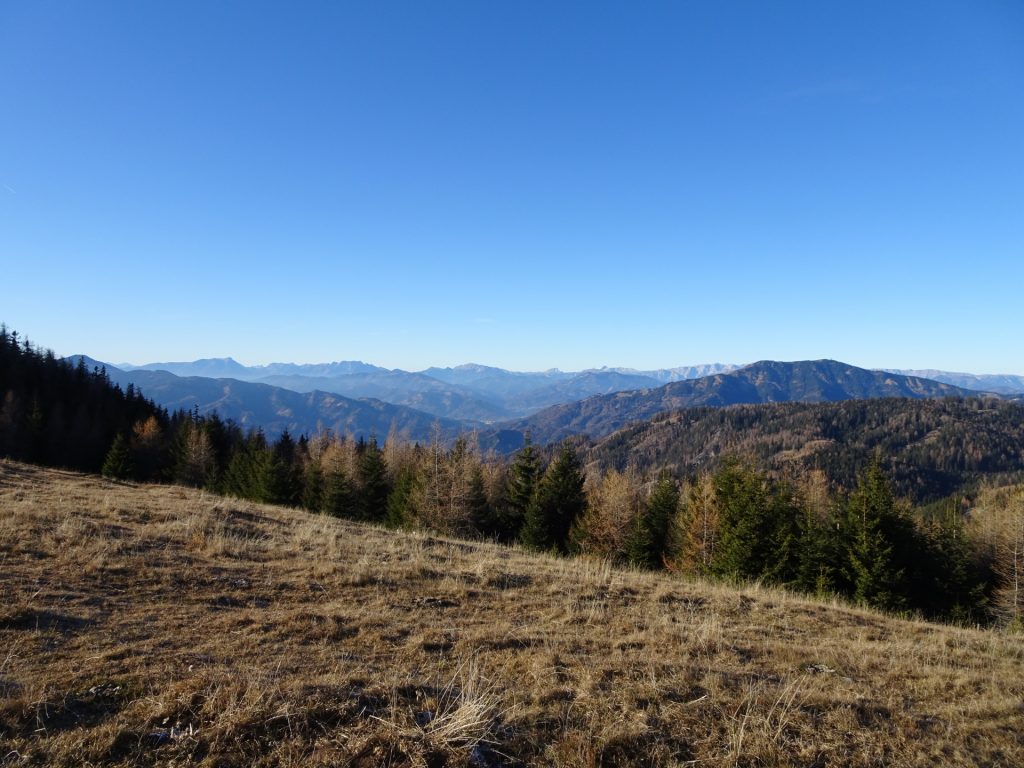 View from the saddle towards "Tyrnauer Almhütte"