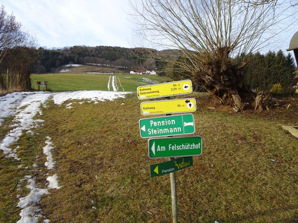 At the parking, follow the "Kulmweg" (turn left after a few meter, see the signpost in the back)