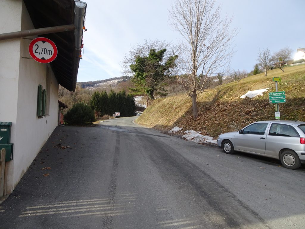 Pass by "Gasthaus Windhaber" and continue following the street (leave the marked trail here)