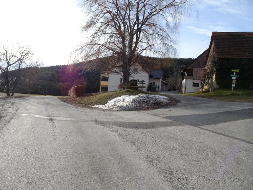 Keep left and follow the street towards "Siegersdorf"