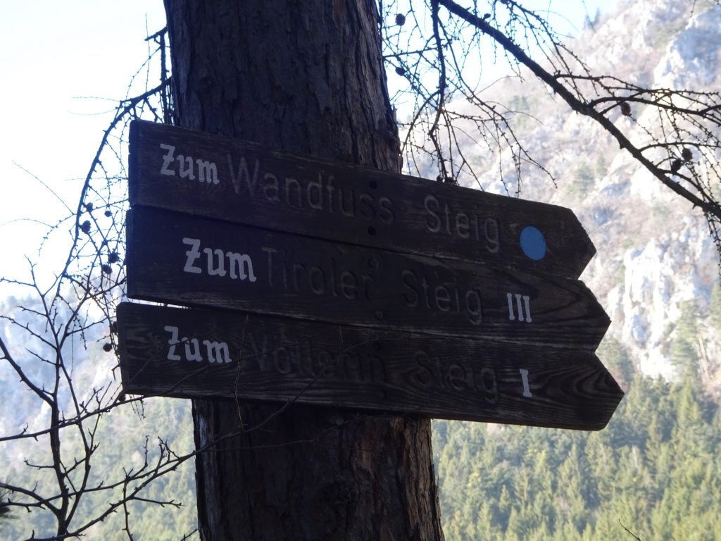 Follow the signpost towards <i>Wandfuss Steig</i>
