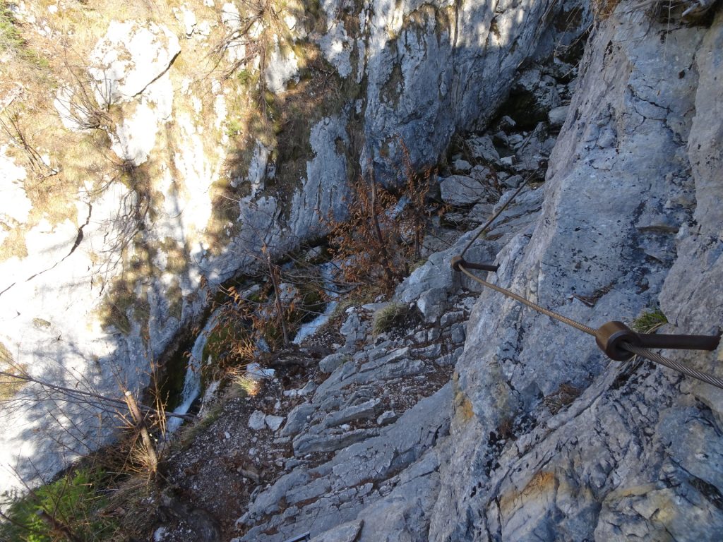 On the exposed traverse towards the source