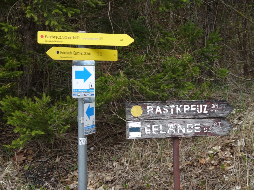 Follow the trail towards <i>Rastkreuz</i>