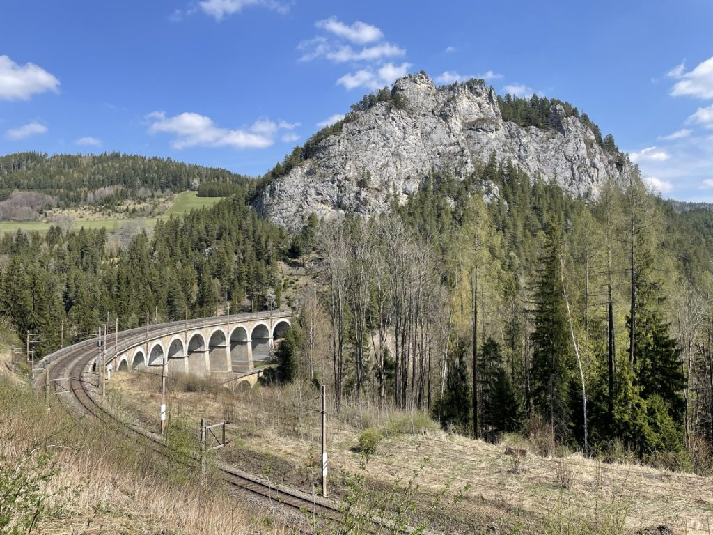 The <i>Kalte Rinne Viaduct</i> in front of <i>Polleroswand</i>