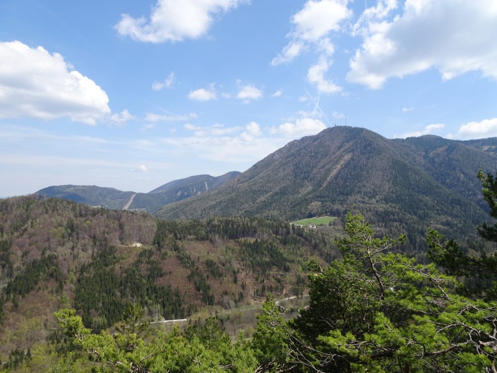 The <i>Sonnwendstein</i> seen from the trail