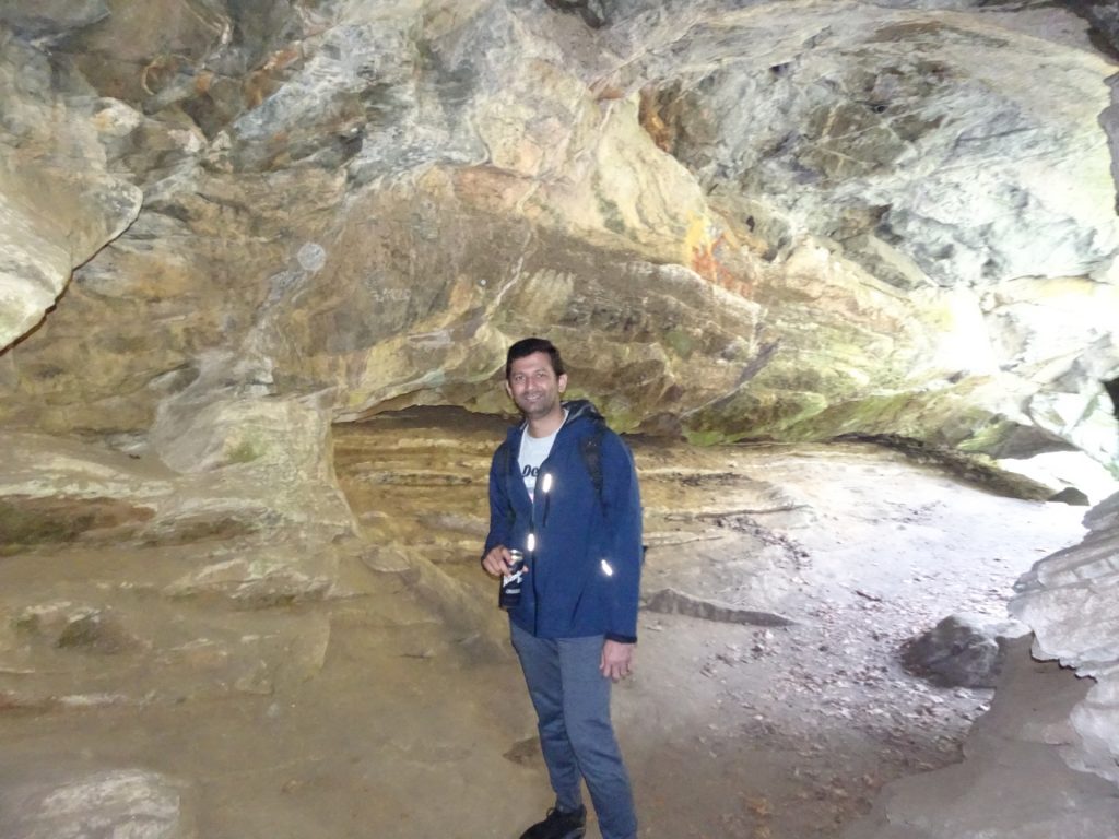 Amitabh enjoys the <i>Gudenushöhle</i> properly as well