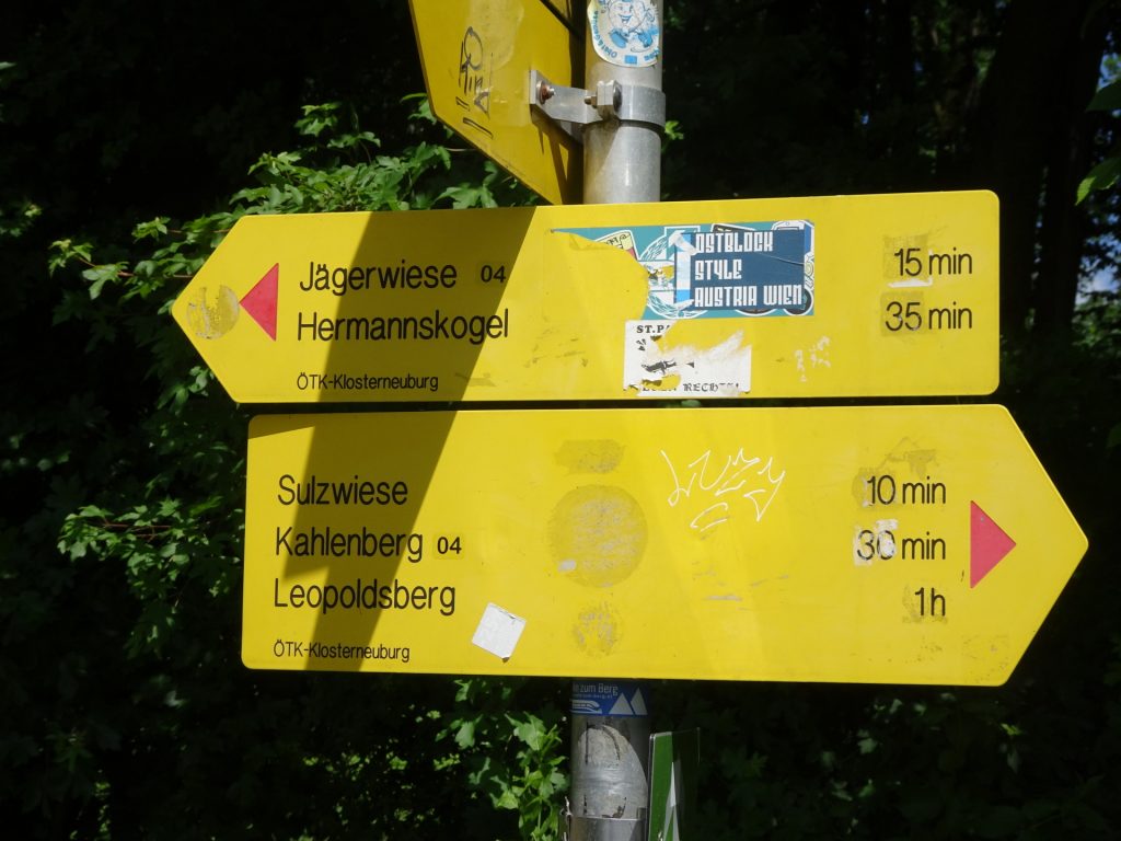 Follow the trail towards <i>Hermannskogel</i>