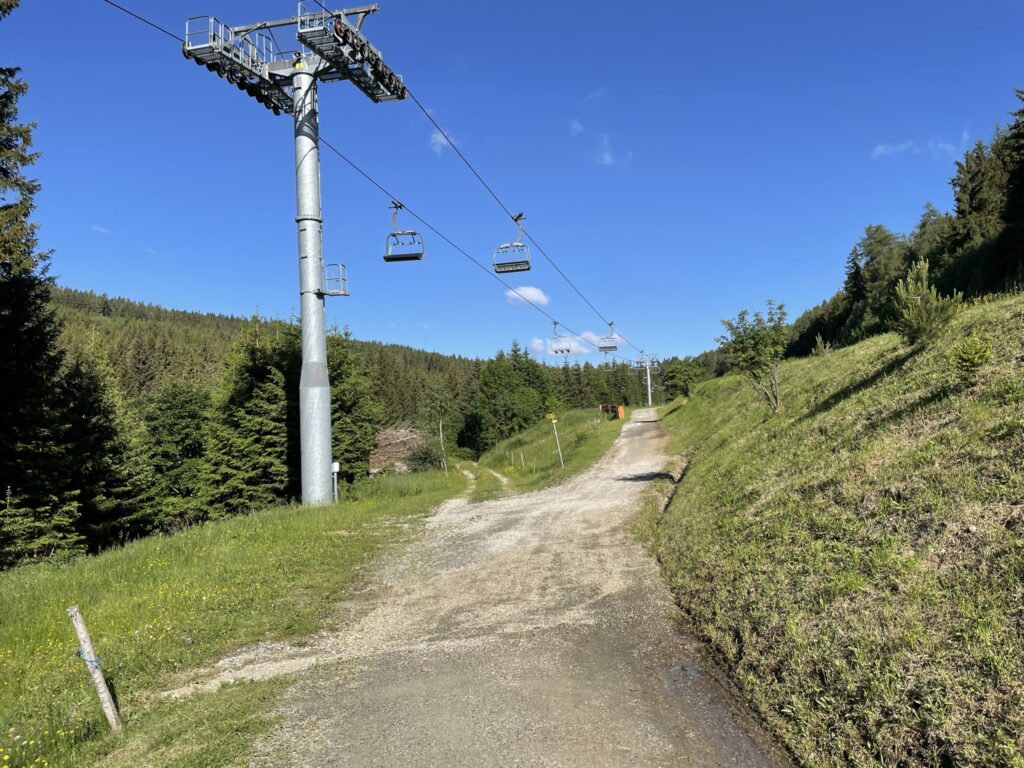 Turn left here and follow the gravel road (left) towards <i>Studentenkreuz</i>