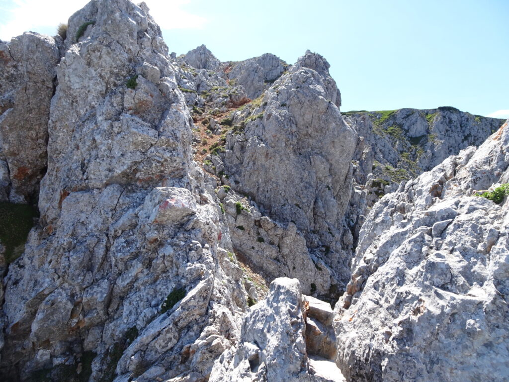 The final climb (pass through from left to right)