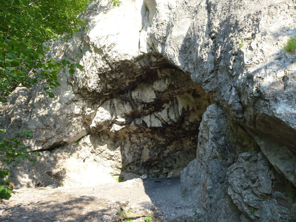 Passing by <i>Teufelsbadstube</i> cave