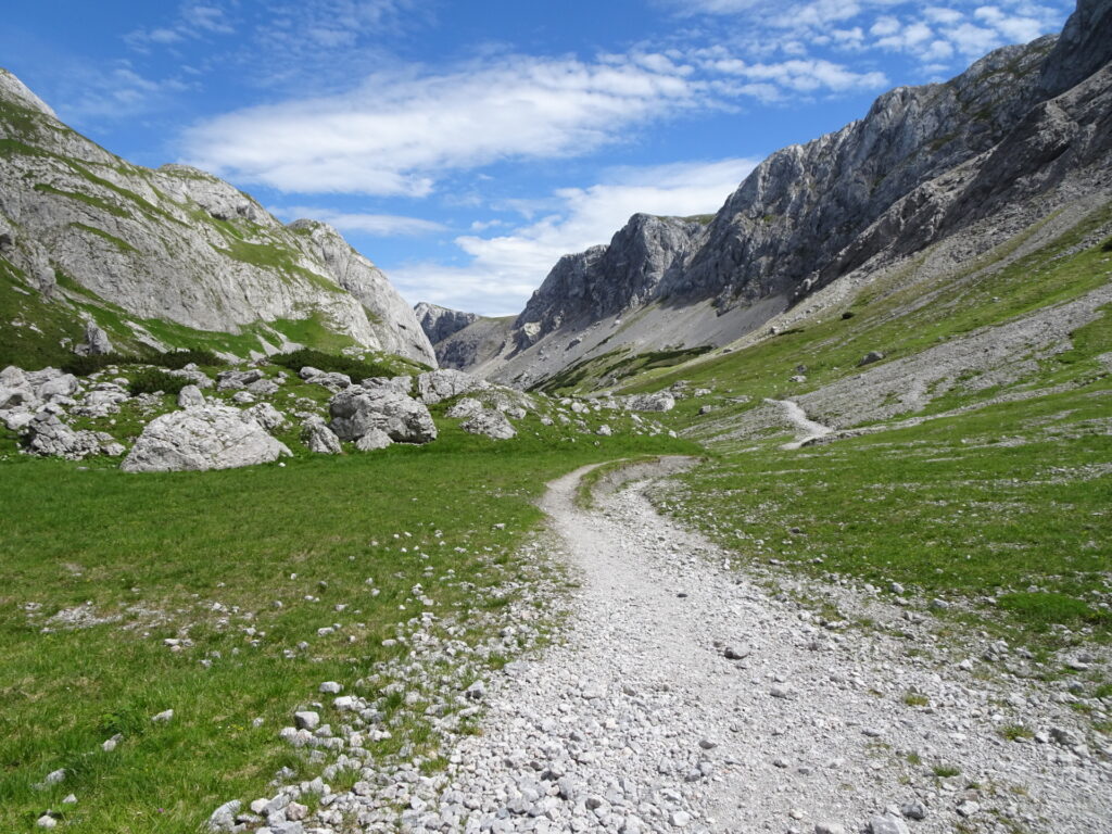 Towards <i>Voisthalerhütte</i>