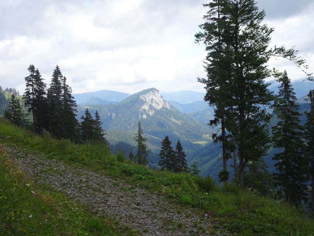 The <i>Spielmäuer</i> seen from the trail towards <i>Graualm</i>