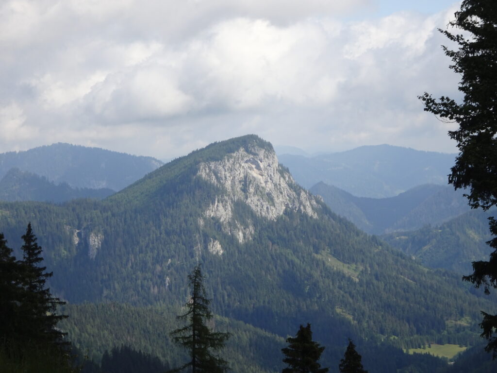 The <i>Spielmäuer</i> seen from the trail towards <i>Graualm</i>