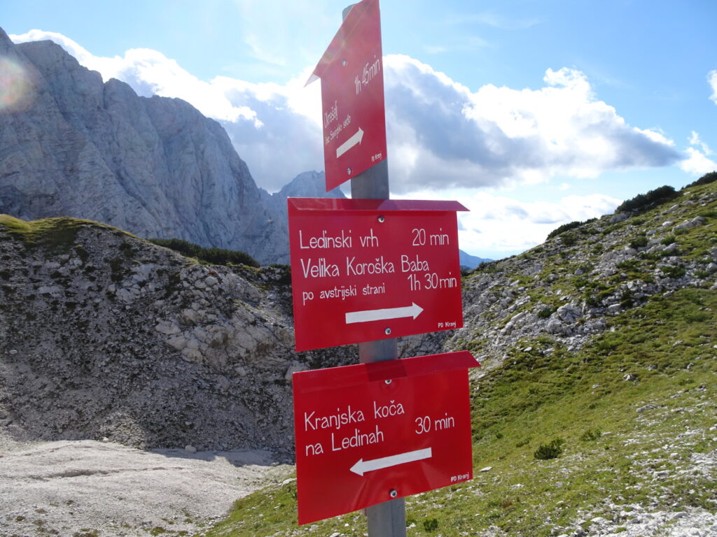 Following the trail towards <i>Ledinski vrh</i>