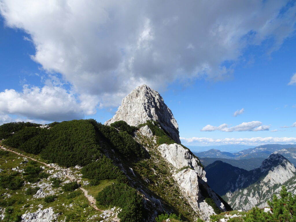 The <i>Vellacherturm</i> seen from the trail
