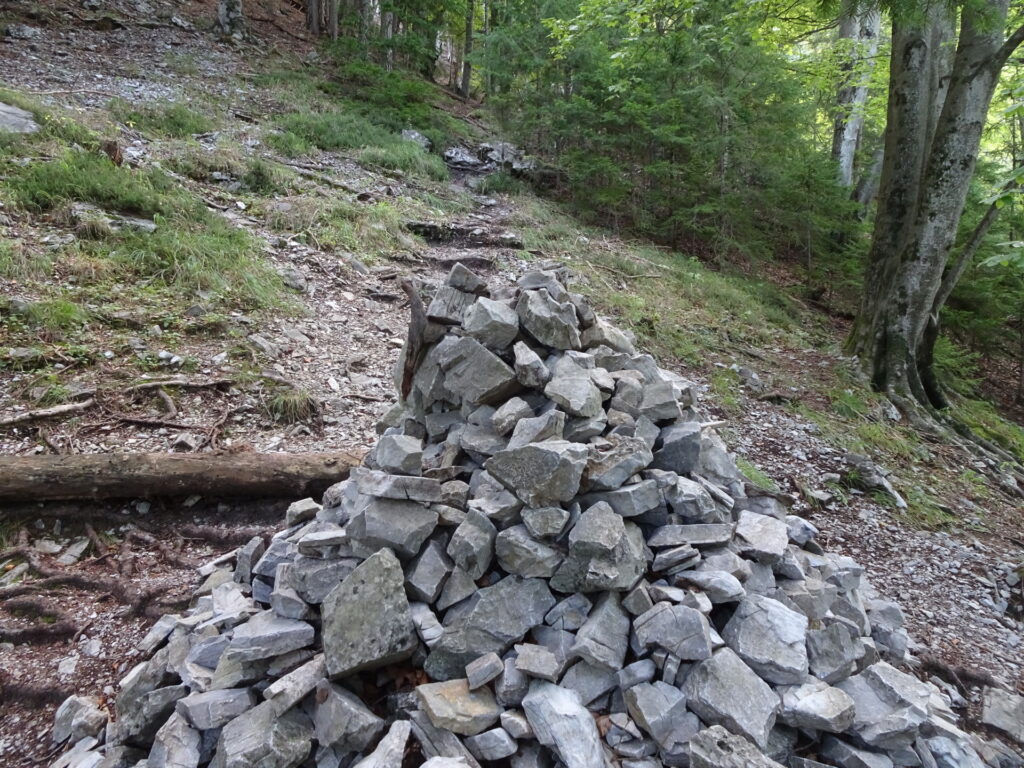 The stone pile marks the crossing towards <i>Rablgrat</i>