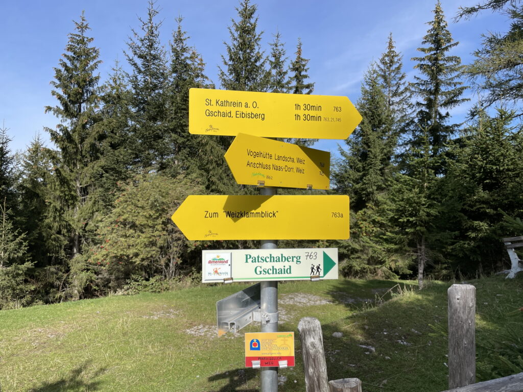 Follow the trail towards <i>Patschaberg</i>