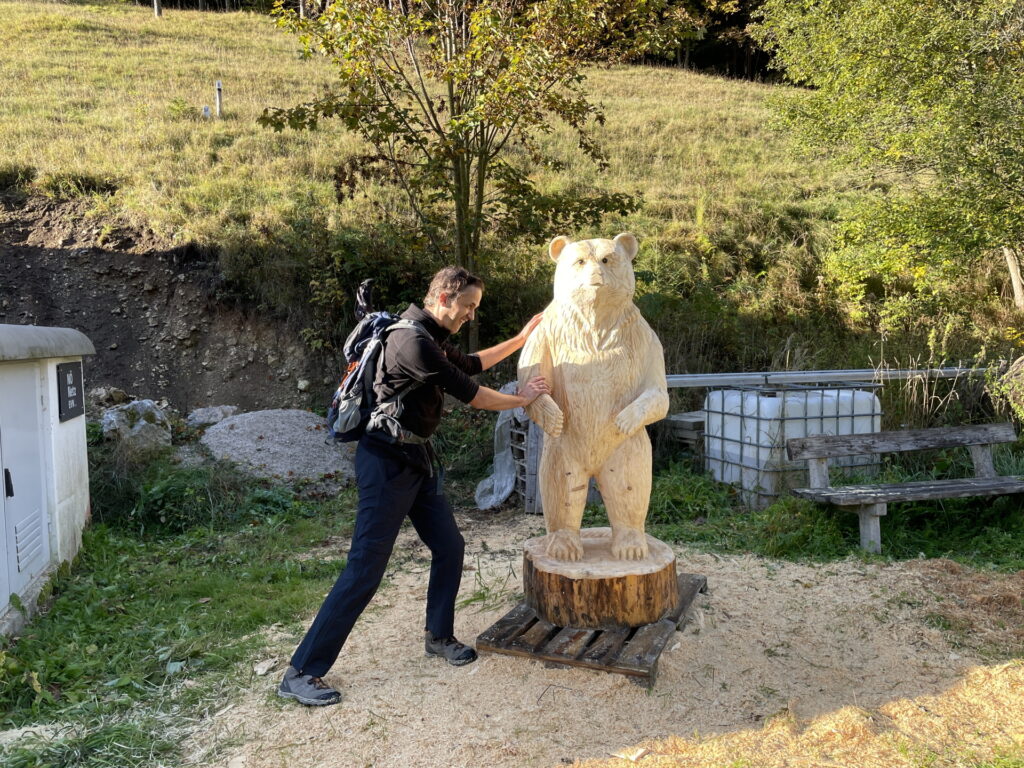 Bernhard fights against a bear