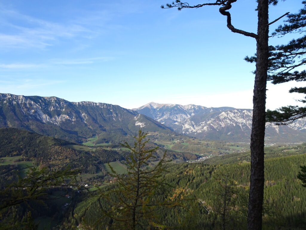 Impressive view towards <i>Rax</i> (left) and <i>Schneeberg</i> (right)