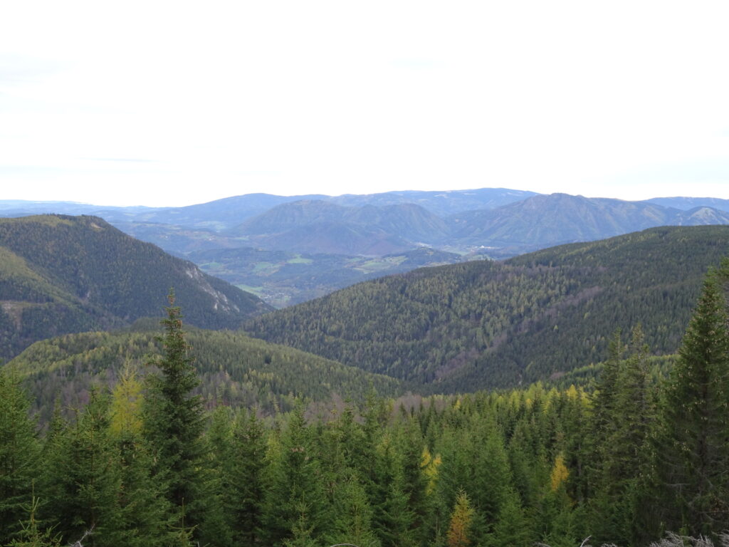 Distance view from the trail up to <i>Krummbachstein</i>