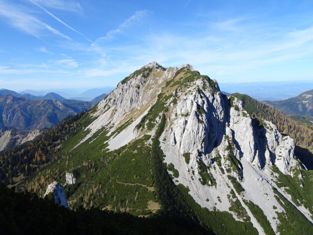 The impressive <i>Košutica / Loibler Baba</i> seen from the trail