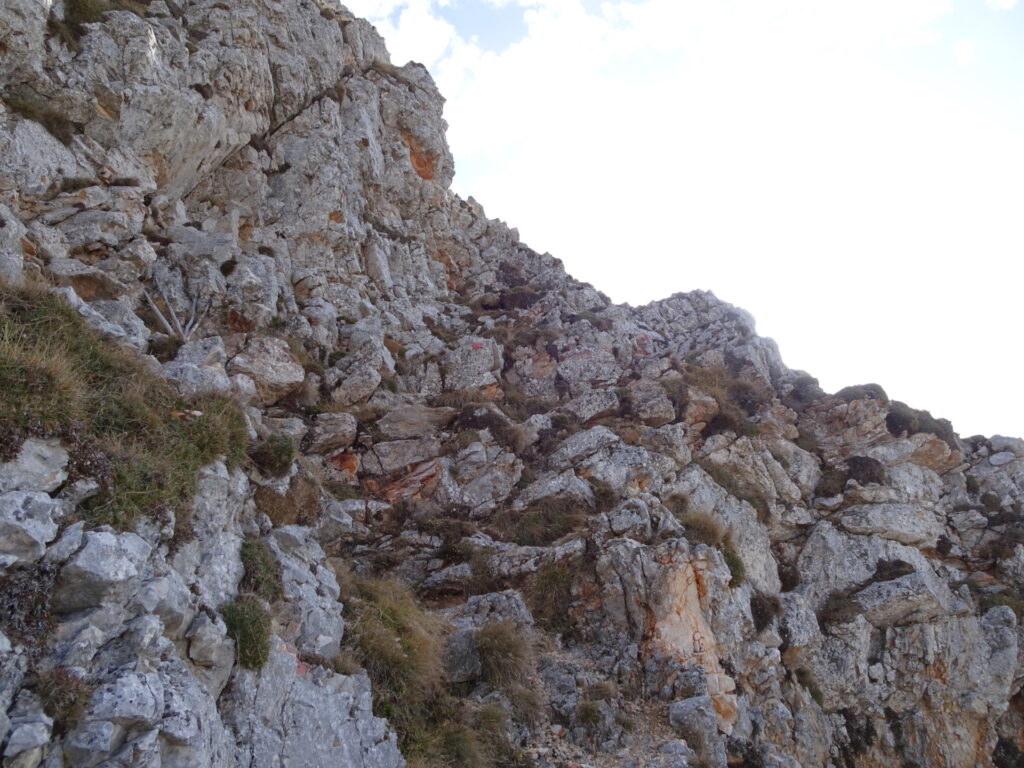 The first climbing passage (follow the red markings)