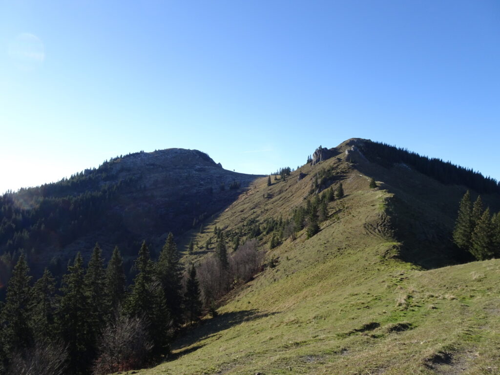 Follow the trail along the ridge (directly up) to <i>Kleiner Königskogel</i>
