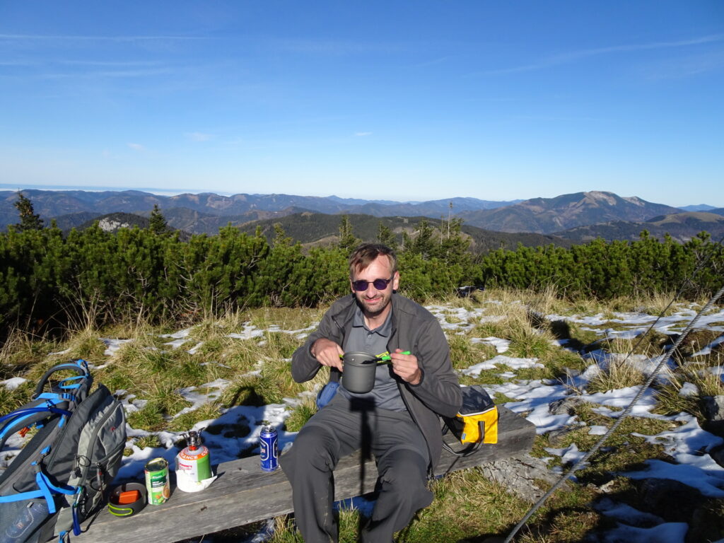 Stefan enjoys well-deserved lunch at <i>Tonion</i>