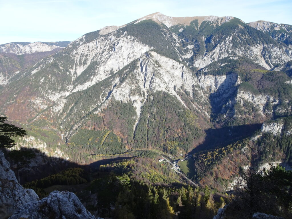 Another stunning view towards <i>Kaiserbrunn</i> and <i>Schneeberg</i> from <i>Camillo-Kronich-Steig</i>